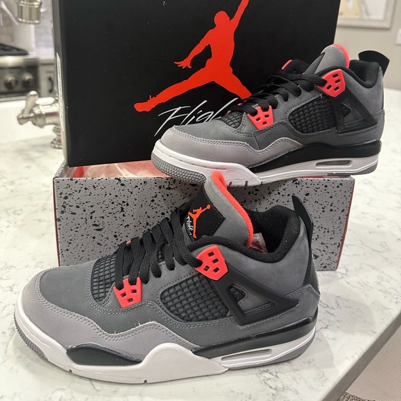 Air Jordan 4 Retro - Picture 6 of 9